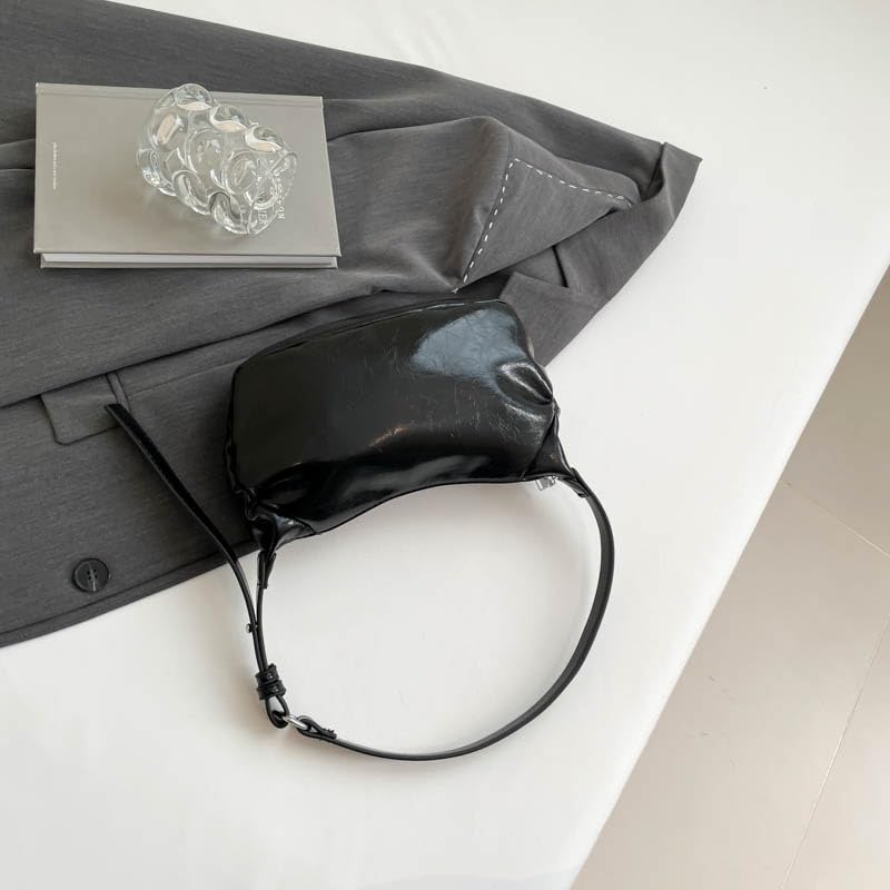 Women PU Shoulder Bag Fashion Underarm Bag Large Capacity Vegan Leather Tote Bag Zipper Closure Trendy Designer Handbag Outdo2