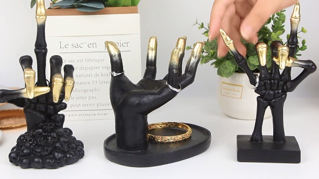 Amazon.com: Mrlikale Gothic Skeleton Hand Form Jewelry Display