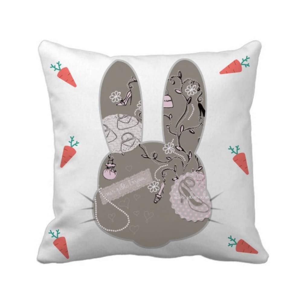 Coussin carré motif fleur de lapin et talons hauts pour habiller votre fauteuil de salon cosy