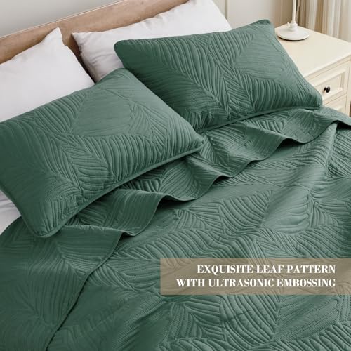 Exclusivo Mezcla Soft Lightweight Full Queen Quilt Bedding Set by Exclusivo Mezcla - Used condition - Image 3