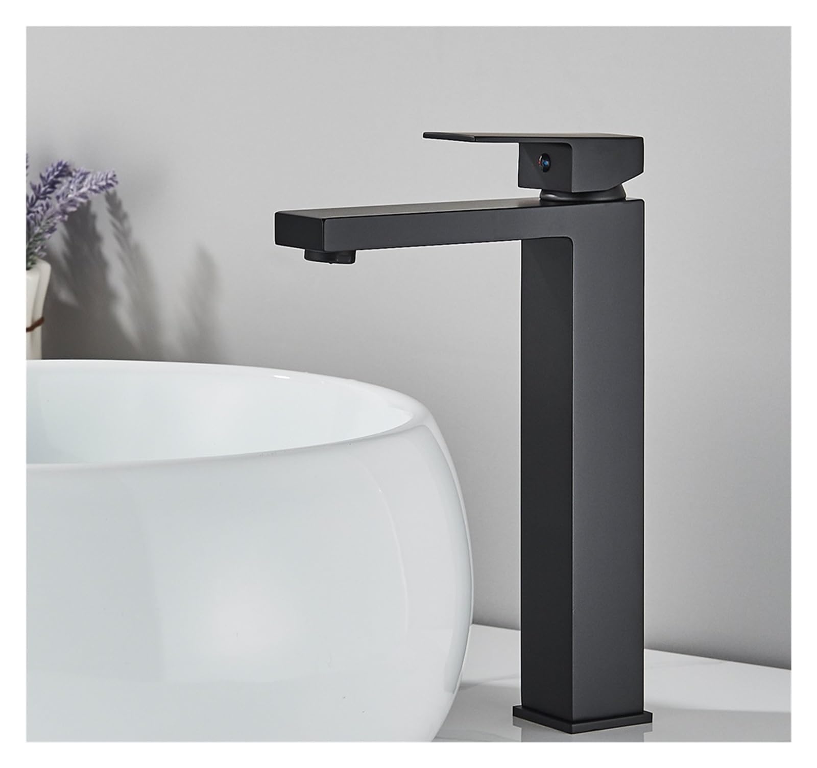 Robinet de lavabo carré noir pour vasque à poser de salle de bains familiale