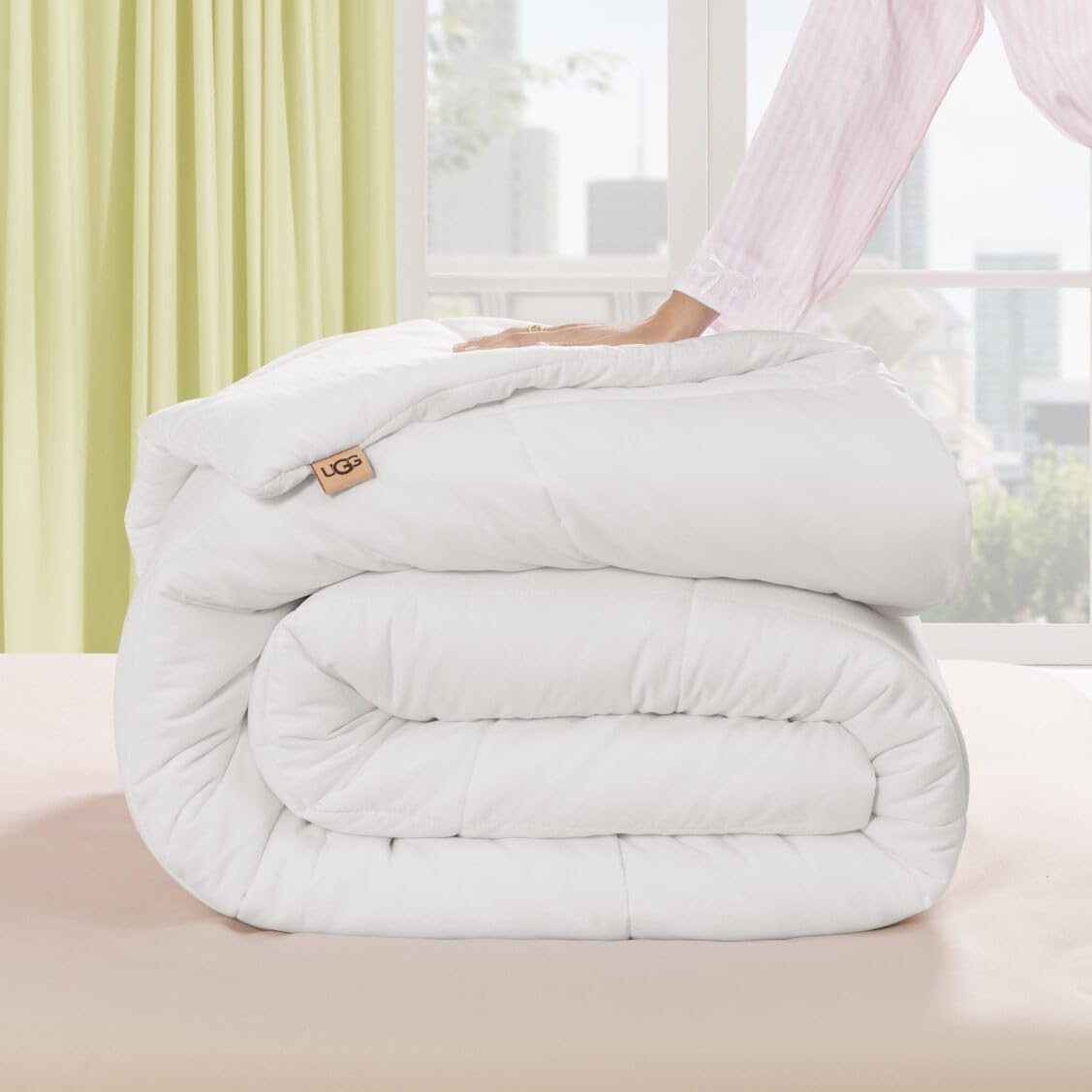 UGG Devon King Comforter Duvet Insert Ultra-Soft Box Quilted for All Seasons Cozy Bedding Set for Room, Kids, or Guest Rooms – Hotel Style Hypoallergenic Washable Fluffy Comforter King, Bright White