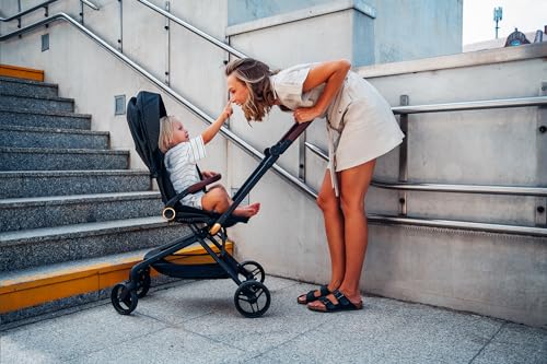 MoMi Kinderwagen ADELLE ab 6. Monat (bis 22 kg), klappbarer Buggy mit 360°-Sitz und 5-Punkt-Sicherheitsgurt, Einkaufskorb, mit Tragegriff zum Tragen nach dem Zusammenklappen