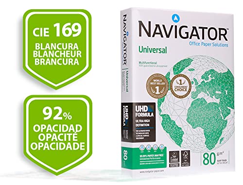 Paquete de papel Navigator Universal mostrando la opacidad y blancura del producto, con etiquetas de calidad