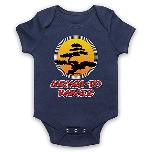 My Icon Art & Clothing Karate Miyagi Do Logo Bonsai Tree Dojo Logo Película Deportiva Bebé Grow Cover