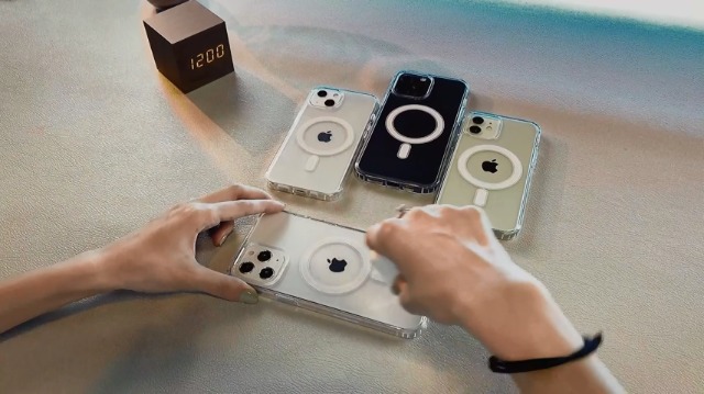 Spigen Cover Ultra Hybrid Compatibile con iPhone 14, Custodia Anti-Ingiallimento - Trasparente