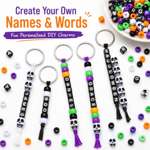 Kit de llaveros de Halloween Suny Smiling con 556 cuentas de calaveras y letras para manualidades 4