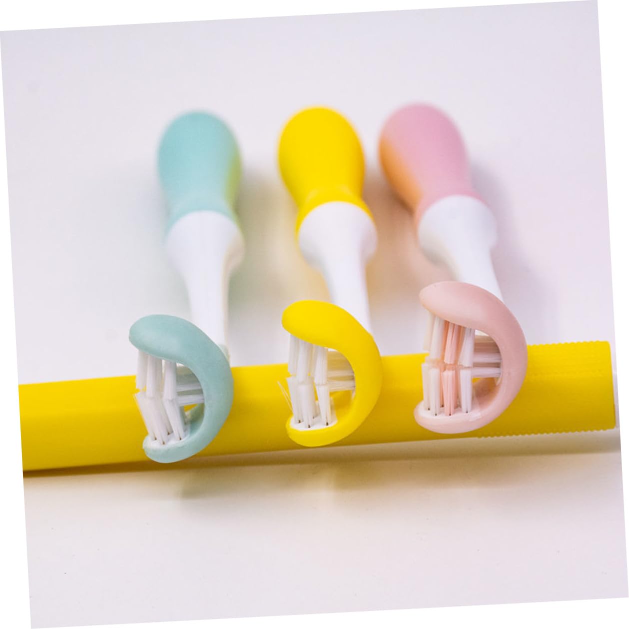 ULTECHNOVO Spazzolino da Denti Manuale 3 Lati per Igiene Orale Setole Morbide, Spazzolino per Pulizia Denti Adulti, Ergonomico e Sicuro per Casa e Viaggio, Testina Flessibile