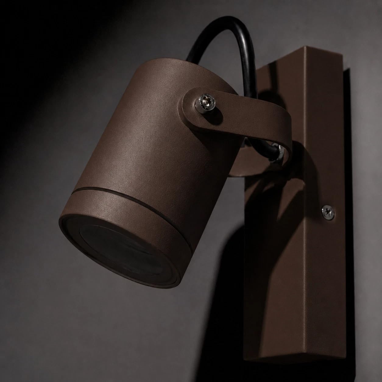 MAKA Set 2 Applique da Esterno GU10 IP44, Lampada da Parete Esterno Orientabile in Alluminio, Faretto Parete Moderno per Balcone Giardino Terrazzo (Marrone)