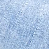 Eine federleichte Mischung mit extrem zartem Kid-Mohair: so fein, dass ein Pullover nur ca. 125g wiegt. Das unglaublich zarte und feine Garn ist bei jedem Wetter ideal und eignet sich besonders gut für zarte Lace-Modelle. Es ist sowohl einfädig als auch mehrfädig verstrickt ein Traum. In dezenter Melange für einen lebendigen Effekt.