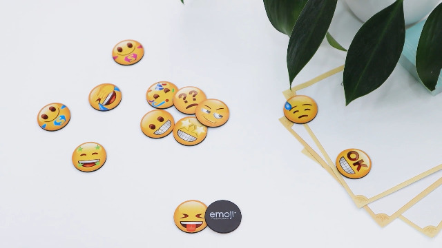 Imanes decorativos de emoji MORCART 16 piezas miniatura 7