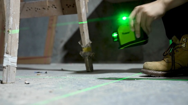 Amazon | Huepar 3x360° レーザー墨出し器 グリーン 緑色 レーザー