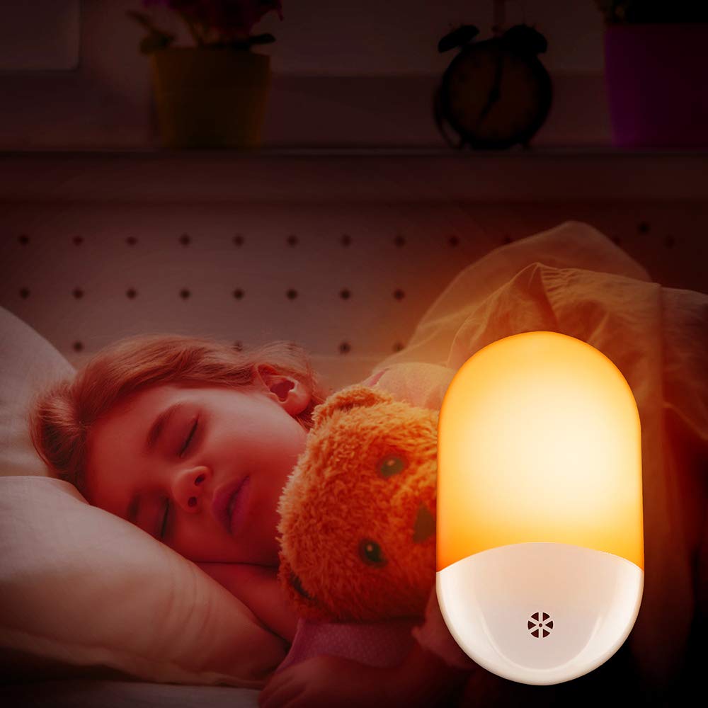 La luz del Sensor Movimiento, US Socket Plug-in Night Lights, On/Off automático Caliente lámparas luz Blanca, LED energéticamente eficiente, niños, Pasillo, baño, Escaleras (Paquete de 4)