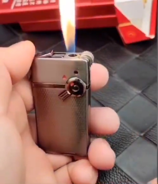 Encendedor de gas recargable doble llama resistente al viento miniatura 7