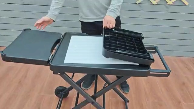 GFTIME Universeller Tragbarer Grillwagen für Enders Urban, Weber Q100/Q200/ Q300, Ninja Woodfire, Burnhard Wayne – Faltbarer Outdoor-Grillständer mit großer Arbeitsfläche und höhenverstellbaren Füßen GFTIME Universeller Tragbarer Grillwagen für Enders Urban, Weber Q100/Q200/ Q300, Ninja Woodfire, Burnhard Wayne – Faltbarer Outdoor-Grillständer mit großer Arbeitsfläche und höhenverstellbaren Füßen