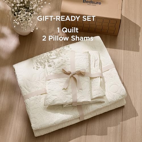 Image of Bedsure Quilts Queen Size - Ultra Soft Pre-Washed Cloud-Like Bedding, All-Season Lightweight Comforter for Country Bedroom, Leaf Design Coverlet in Cream Yellow, 90 x 96 Inches