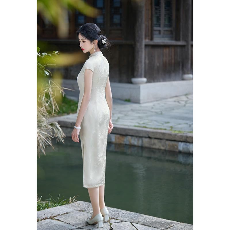 Robe d'été style chinois : le Cheongsam chic pour masquer les complexes et rayonner