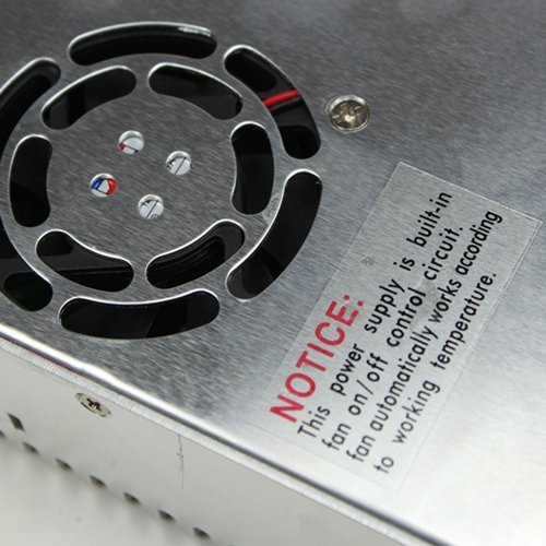 Surom, alimentatore universale con commutazione