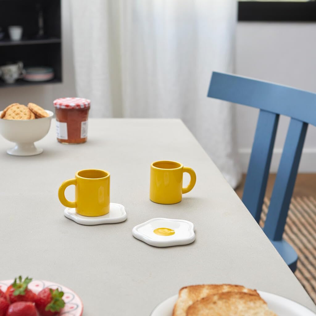 Balvi Set tazzine da cafè Sunny Side Up Due tazze con piattini a forma di uovo fritto Ceramica