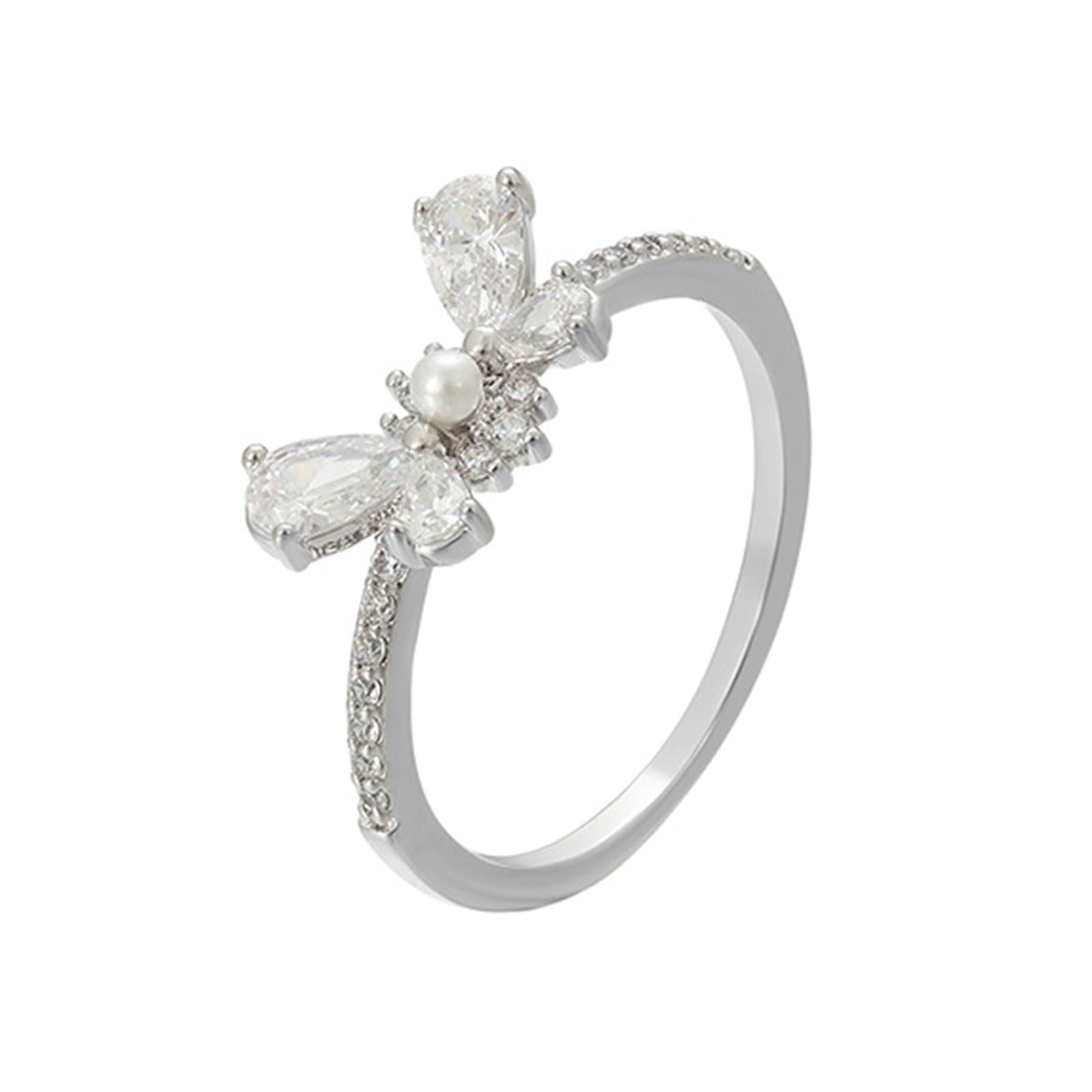 Anillo de compromiso de oro blanco de 18 quilates con gota de moissanita y forma de mariposa