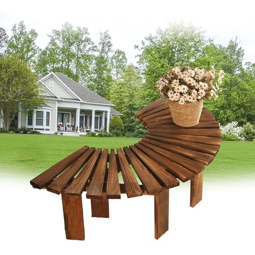 Banco de jardín de madera para descansar bajo el árbol del patio este verano 2
