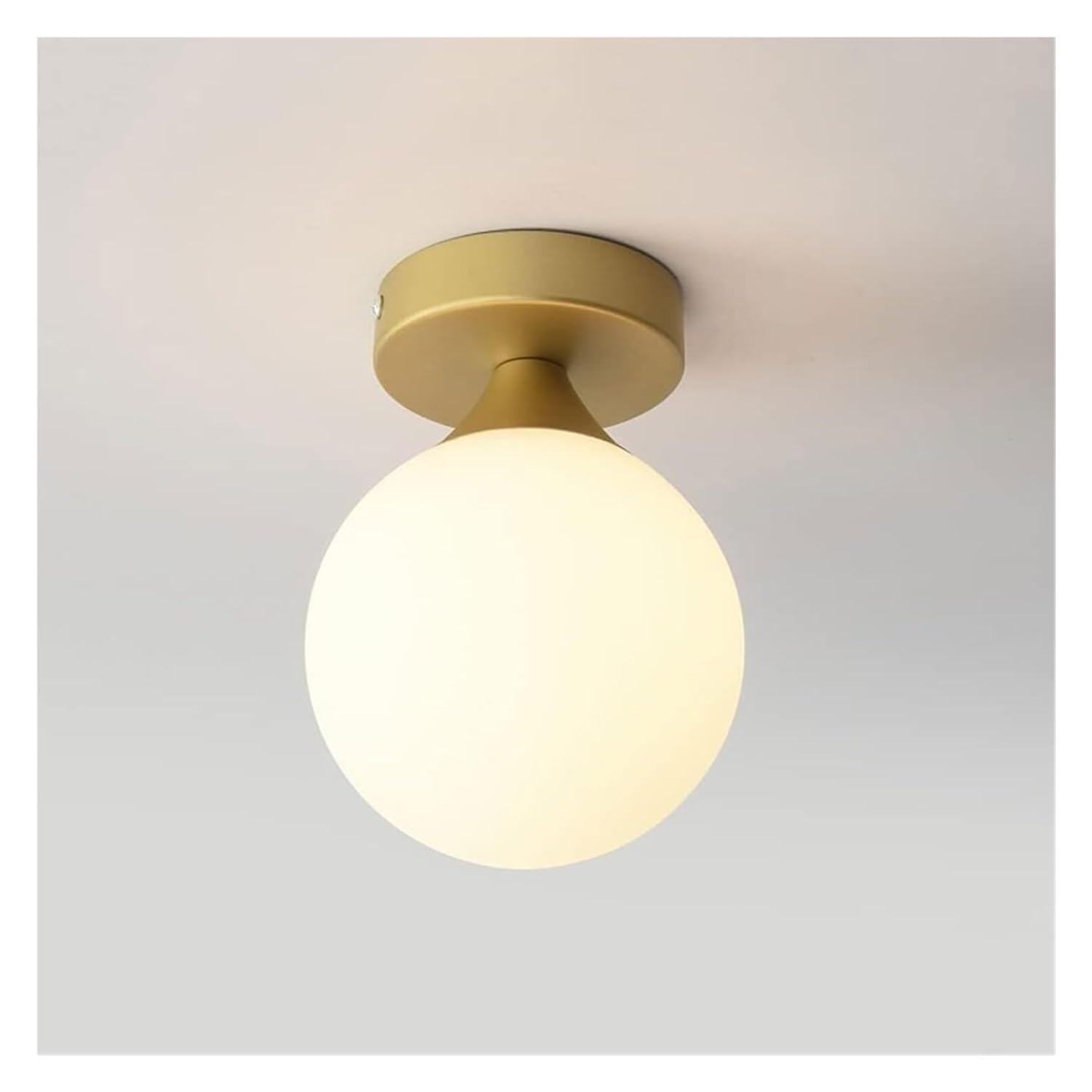 Plafonnier moderne compact pour éclairer un couloir sombre sans encombrer le plafond