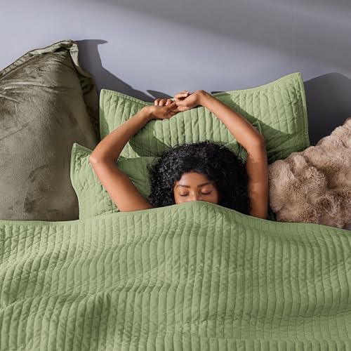 Image of Wonderful Velvet Quilt Set, Queen Size Sage Soft Fluff Texture Coverlet with Shams, Channel Stitched Pattern, All-Season Use, Versatile Lightweight Bedspread for Bedroom Adults Teens Kids,94 inchx94 inch
