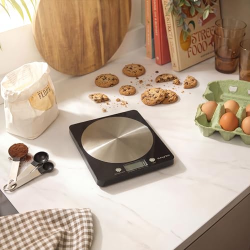Salter 1036 BKSSDR - Bilancia elettronica a disco, vista in TV, design elegante e sottile, piattaforma in acciaio inox filato, aggiungi e pesa liquidi, capacità max di 5 Kg, Nero/cromato