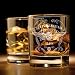 Produktbild Whiskey Glas mit Gravur (Name & Datum) I Rockiges Totenkopf Design I Personalisiertes Whiskyglas für Männer & Motorradfahrer