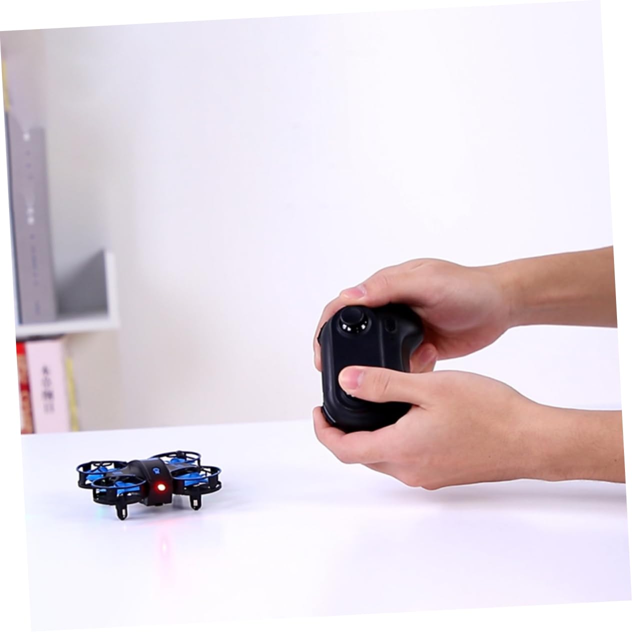 ibasenice 2pezzi Drone Quadcopter Led Per Adulti Mini Elicottero Telecomandato Con Design Resistente Agli Urti e Luce Colorata Notturno Divertente Include Batterie Per Maggiore