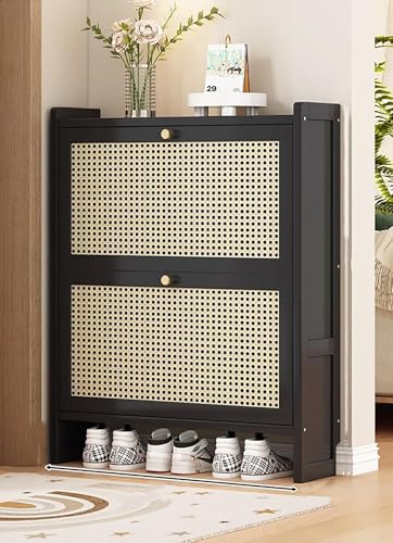Buffet haut en rotin compact pour optimiser les couloirs encombrés de chaussures
