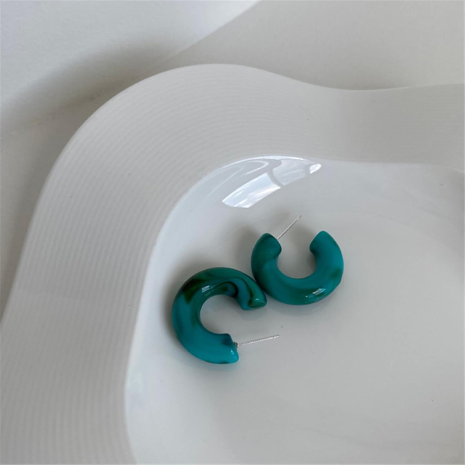 3Pairs Resin Candy Color C-shaped Grid Hoop Earrings Set Lightweight Colorful Ecetate Acrylic Statement Earrings for Women Vintage Geometric Round Circle Jewelry - Image 2