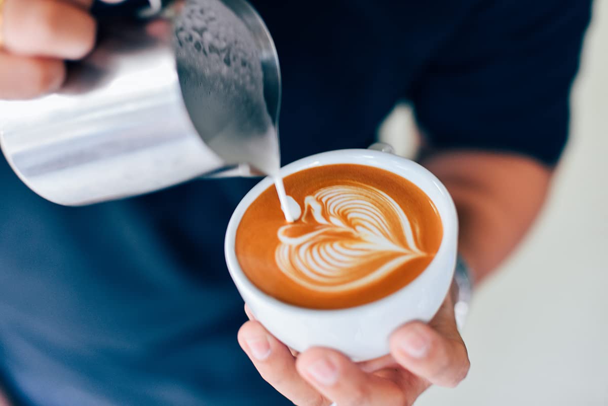 GEFU Milchkännchen BARISTA 350 ml | Edelstahl Kanne mit Ausgießnase & ml/fl.oz Skalierung | Für Milchschaum, Aufschäumen, Erhitzen, Spülmaschinengeeignete, Silber