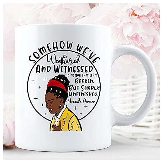 På något sätt har vi vittnat och bevittnat en nation som inte är trasig Amanda Gorman Poem Inauguration Cool Keramisk mugg Grafisk Kaffemugg Svart koppar Te toppar Anpassad nyhet 11 Oz