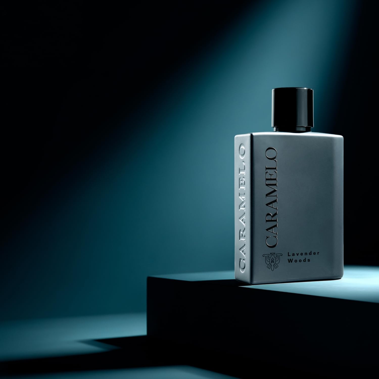 CARAMELO - Lavender Woods Estuche Regalo 100 + 30 ml, Colonia Hombre, Pack 2, Perfume Formato Spray, Eau de Toilette Natural y Masculina, Aroma Amaderado Especiado, Fragancia Fresca, Elegante