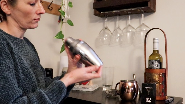 Hoe bereidt een barman cocktails onder druk Hoe bereidt een barman cocktails onder druk