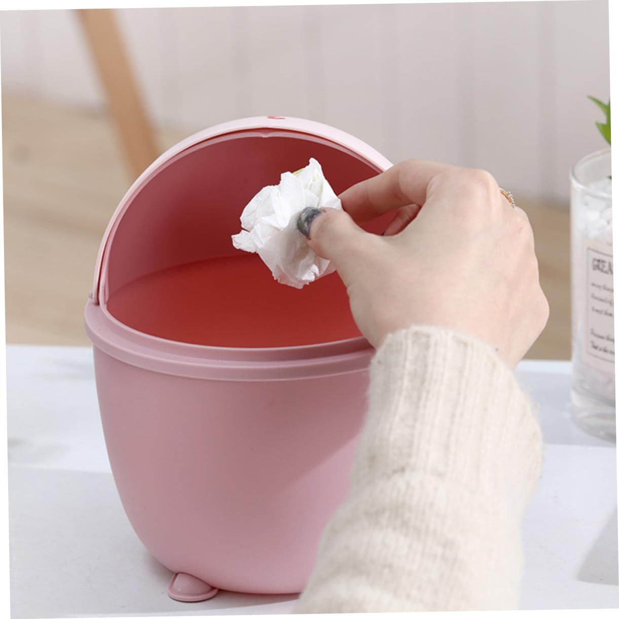 GLEAVI Mini Adorable Desktop Waste Bin Cute Plastic Trash Can Lid for Home Office Versatile Mini Dustbin for Car Bedroom and Kitchen