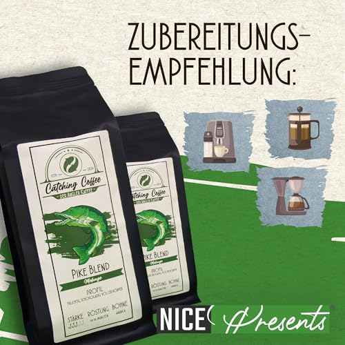 NICE-Presents - Geschenkset Tasse mit Kaffee - Angeln, Bier & Fisch Motiv - Schwarzer Henkel - Kaffeetasse 300 ml - Keramik, spülmaschinenfest - Peru Melange Kaffee 500g - Geschenk für Kaffee Fans