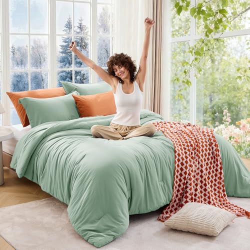 Image of MUXHOMO King Size Comforter Set, All Season Ultra Soft Down Alternative Bedding - 3 Piece Lightweight Bed Set Includes 1 Comforter (104 inchx90 inch) and 2 Pillow Shams (20 inchx36 inch), Sage Green