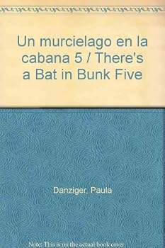 Paperback Un murcielago en la cabana 5 / There's a Bat in Bunk Five (Spanish Edition) [Spanish] Book