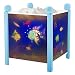 Produktbild Trousselier - Regenbogenfisch - Nachtlicht - Magische Laterne - Ideales Geburtsgeschenk - Farbe Holz blau - animierte Bilder - beruhigendes Licht - 12V 10W Glühbirne inklusive - EU Stecker