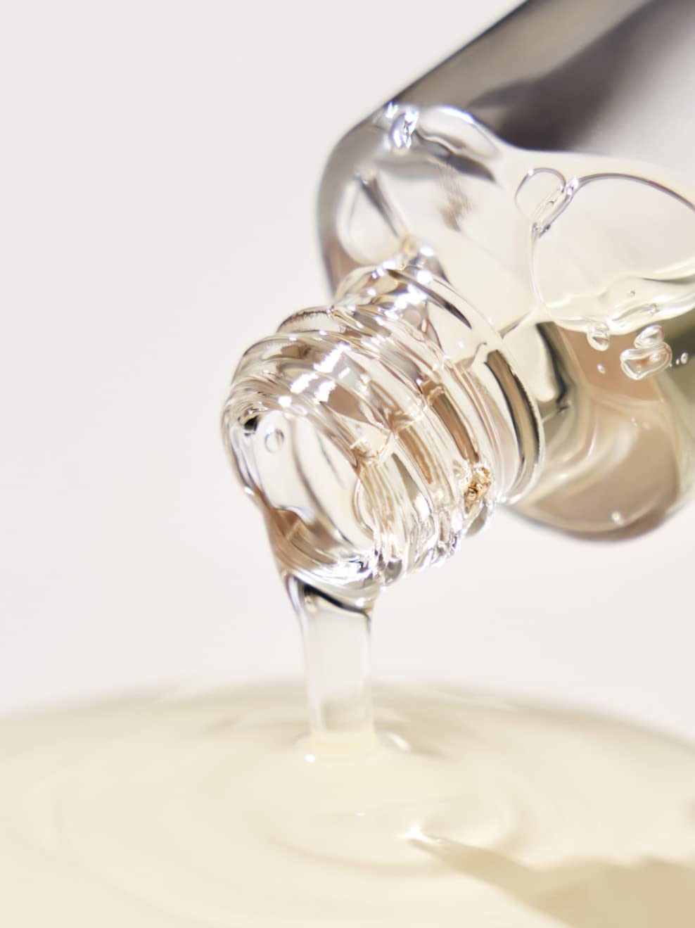 UND GRETEL Naturkosmetik - Skincare - PUR Hyaluron Serum - Hyaluronsäure Gesichtsserum – Vegan, natürlich, parfümfrei und zertifiziert - 30 ml