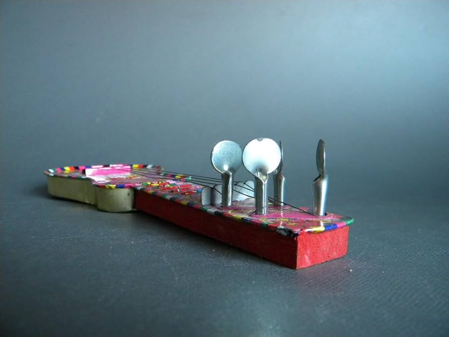 ブリキのギター おもちゃ MADE IN JAPAN ブリキ ギター おもちゃ 昭和レトロ - メルカリ