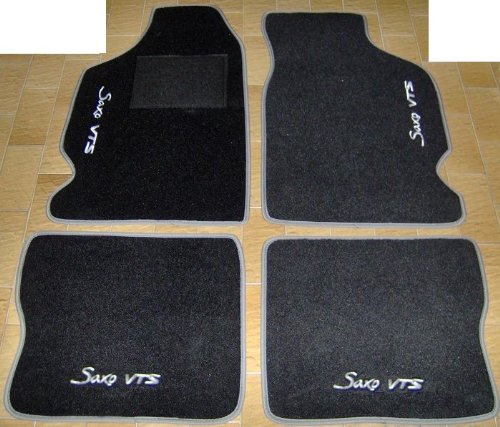 Sistema antiscivolo con velcro lungo la base del bordo; il tappeto non necessita più di clip o agganci di fissaggio!