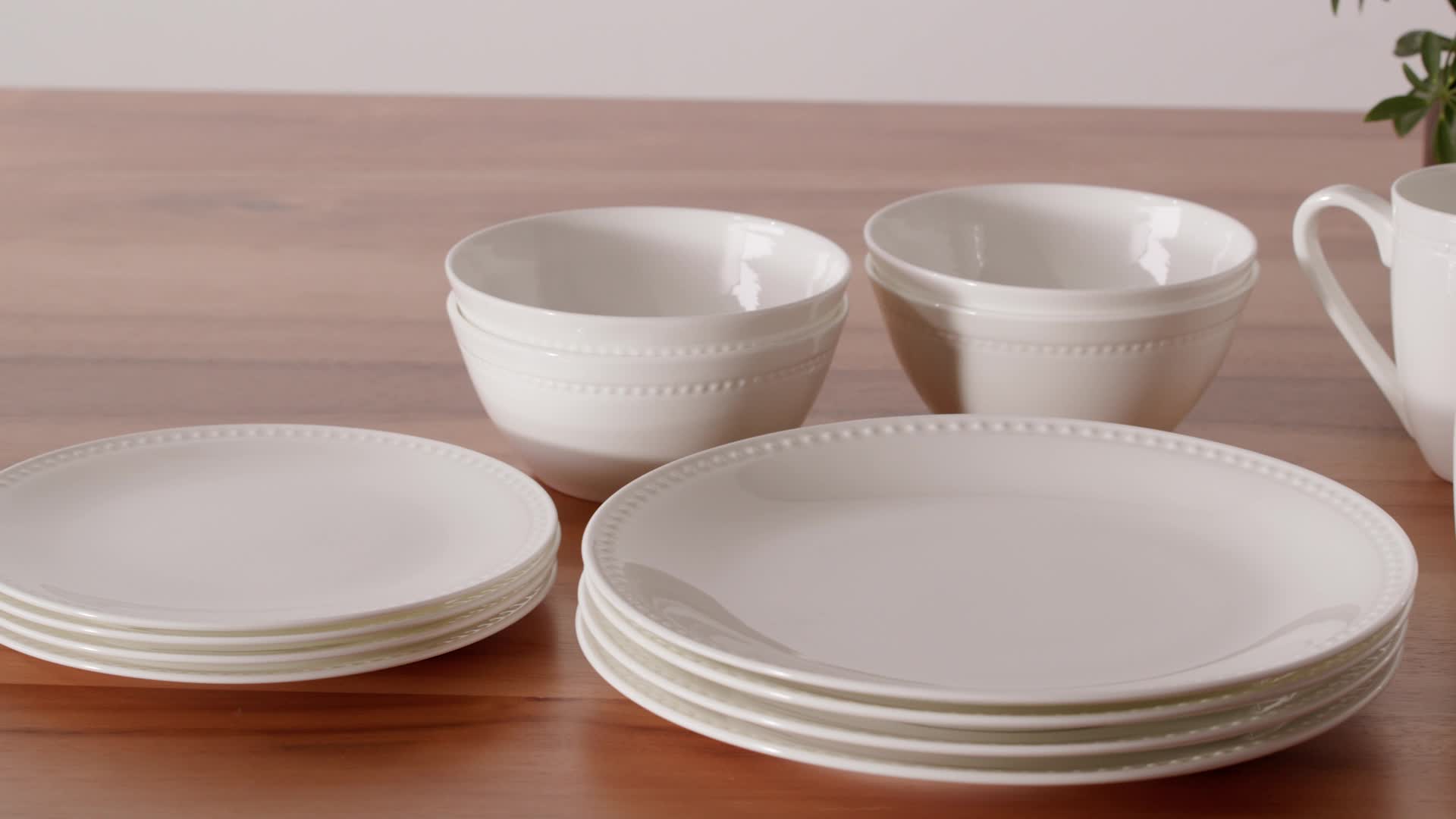 Amazon.com | Mikasa 5224192 Loria 16-Piece Dinnerware Set, Service