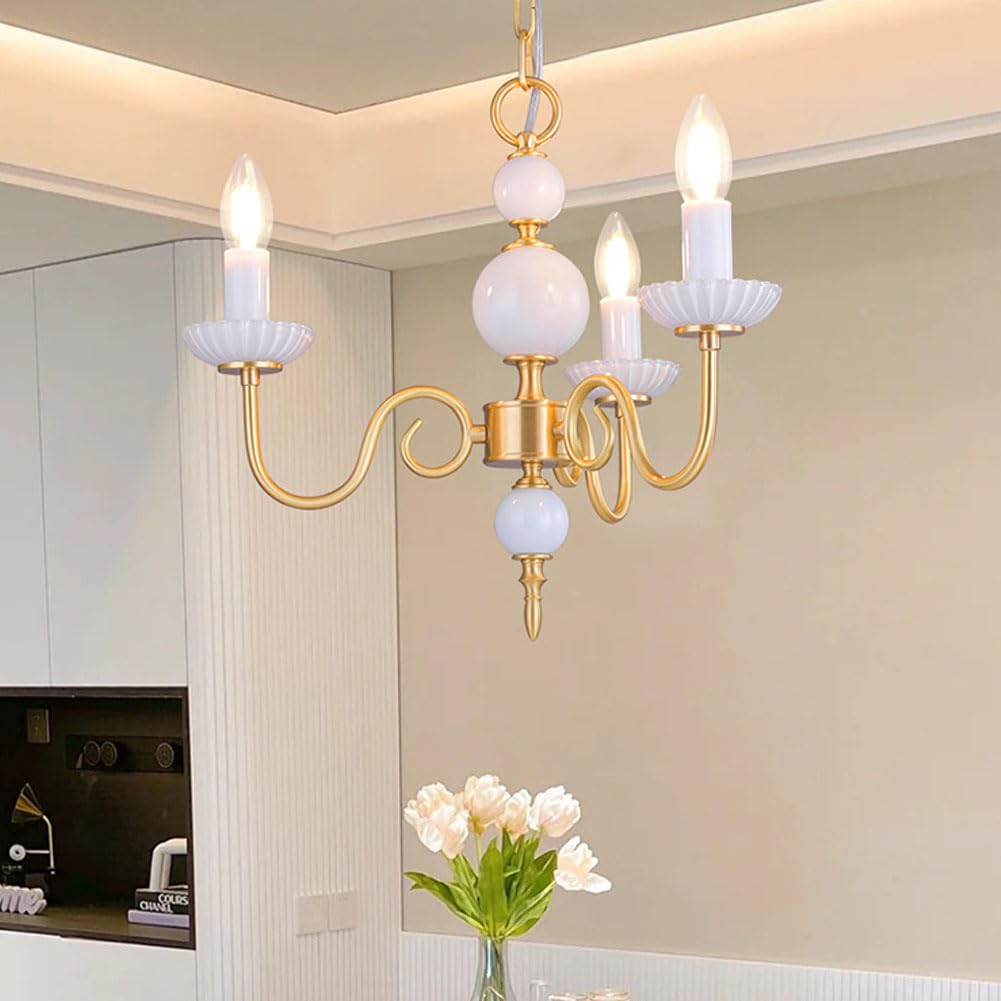 Lustre créatif cuivre et verre opaque pour éclairer une chambre sans éblouir