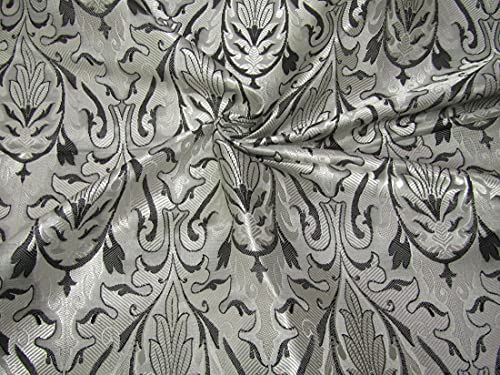 Brocart de soie argenté pour confectionner des costumes de théâtre et cosplay historiques