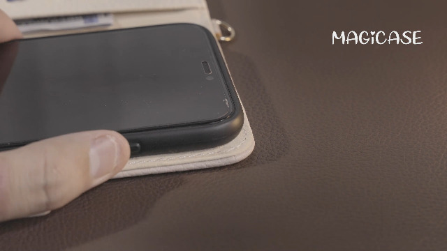 COACH iPhone SE/8/7用手帳型ケース 美品　11月特価 レア COACH iPhone SE3/SE2/8/7 Coach Folio Case - Signature C Khaki｜の