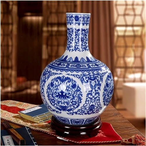 Texture liscia e delicata, smaltata brillante. I vasi in ceramica sono spesso decorati e utilizzati per contenere fiori recisi. Ha anche un valore da collezione.