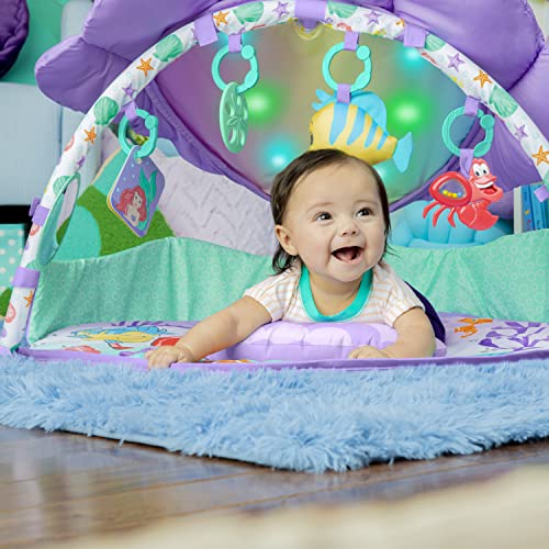 Bright Starts, Disney Baby, The Little Mermaid Twinkle Trove Light-Up Musical Baby Activity Gym, 25+ min van melodieën, 6 speelgoed, leeftijden pasgeboren +, paars - Afbeelding 8
